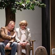 AFTER LIFE - HIT NETFLIXU NA JEZERCE